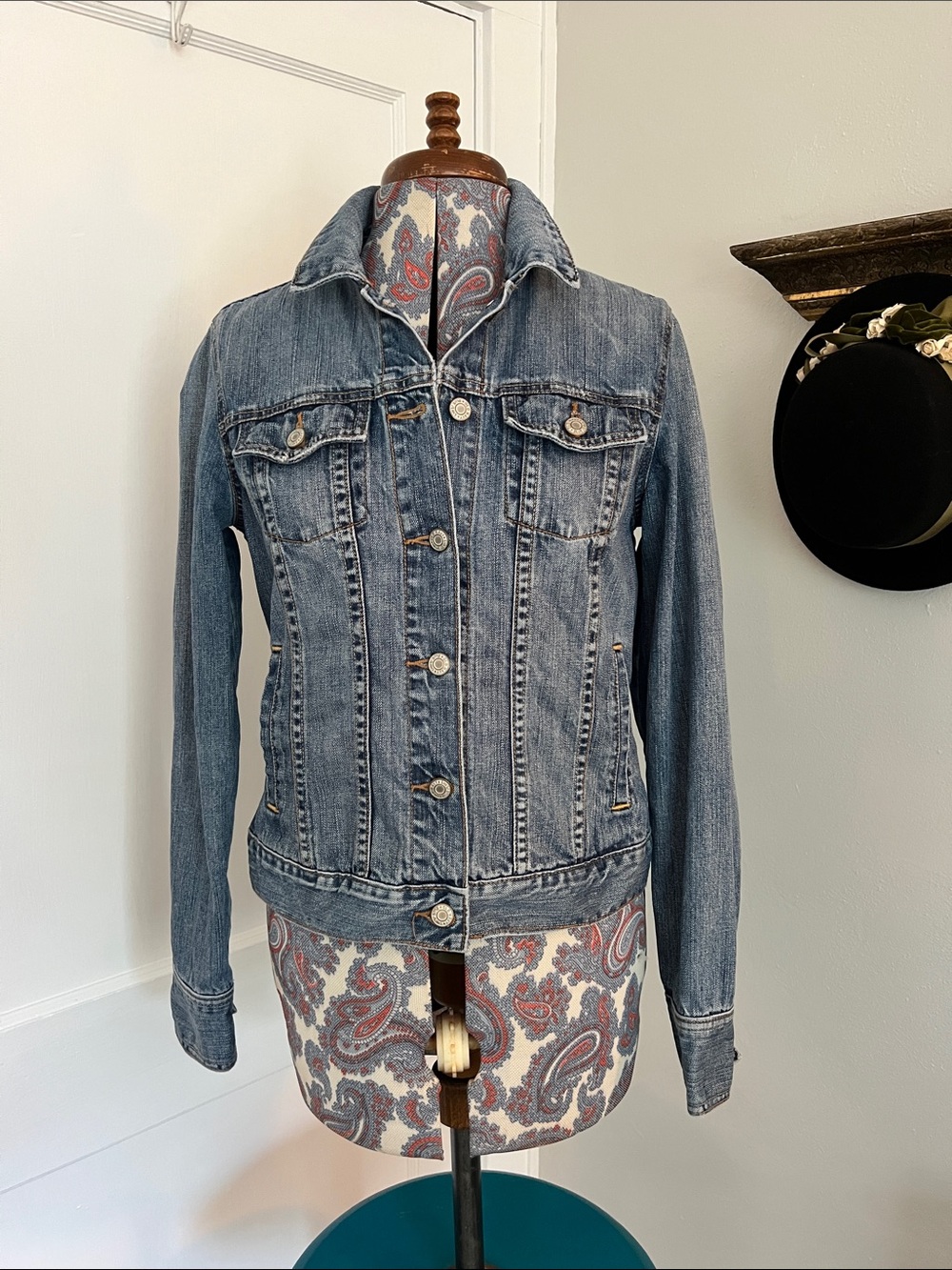 Women’s Old Navy Classic Women's Denim Jean Jacket